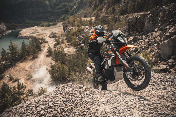 KTM lance la 890 Adventure R : une meilleure ADV ?