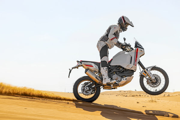 Ducati entre dans le combat des motos d'aventure poids moyens avec le DesertX