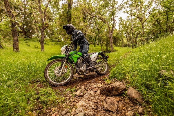 La Kawasaki KLX230S 2022 est-elle la meilleure moto pour débutants ?