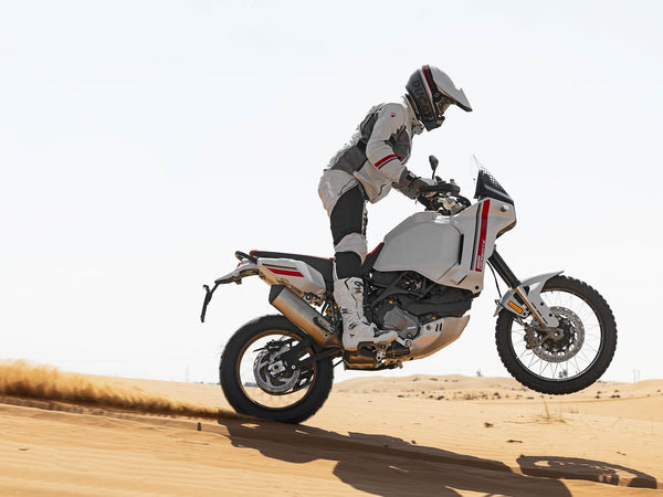 Les 7 Meilleures motos d'aventure de poids moyen de 2023